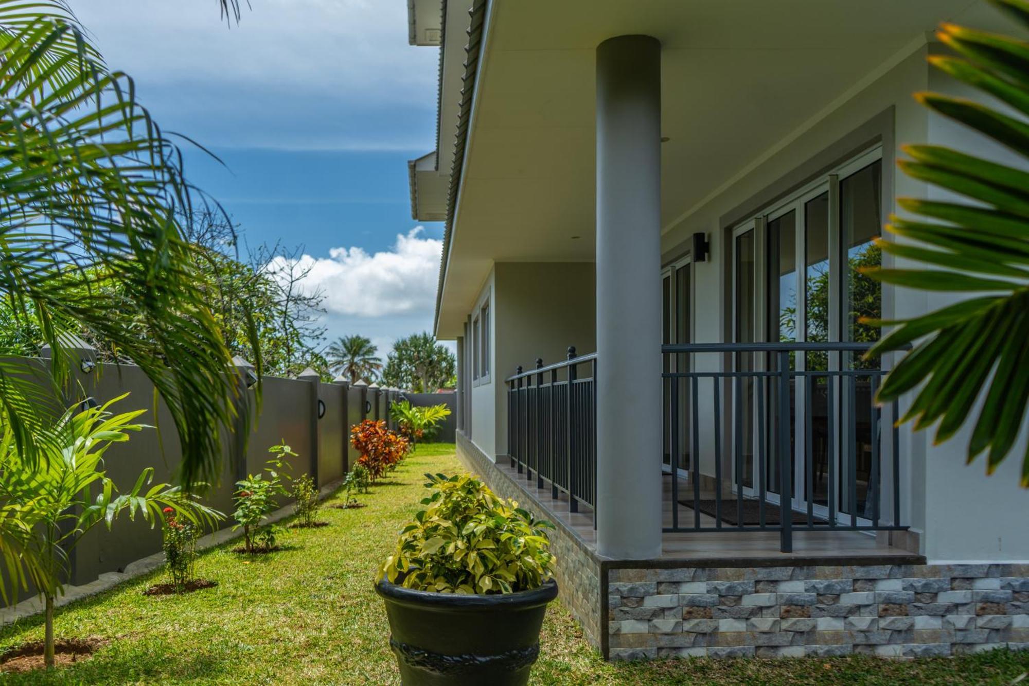 Summer Sand Holiday Apartments Beau Vallon  Exterior photo
